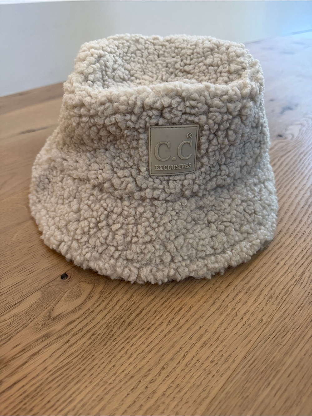 Teddy Sherpa Bucket Hat - Cream - LIKE NEW